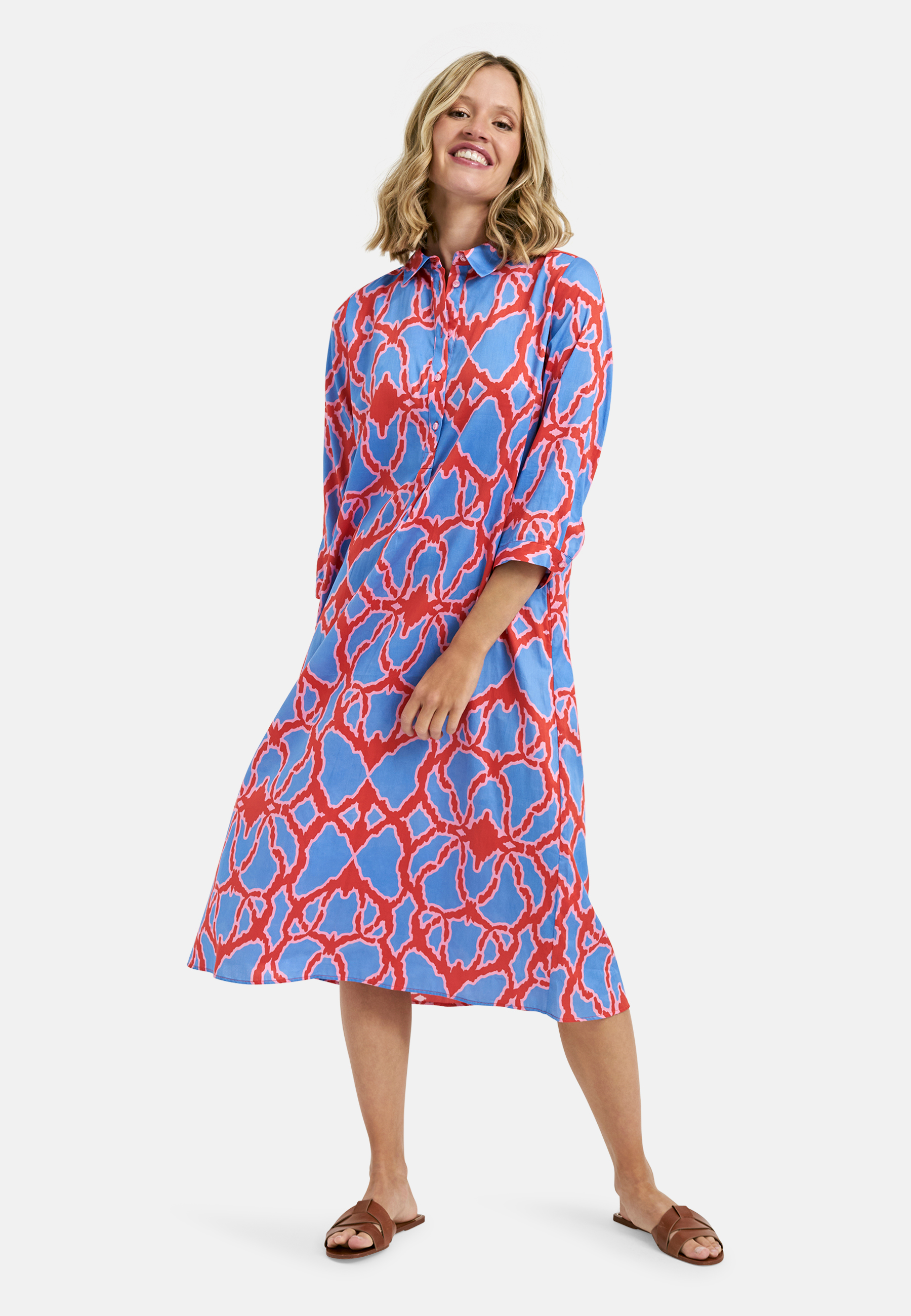 Kleid im Santoriniprint